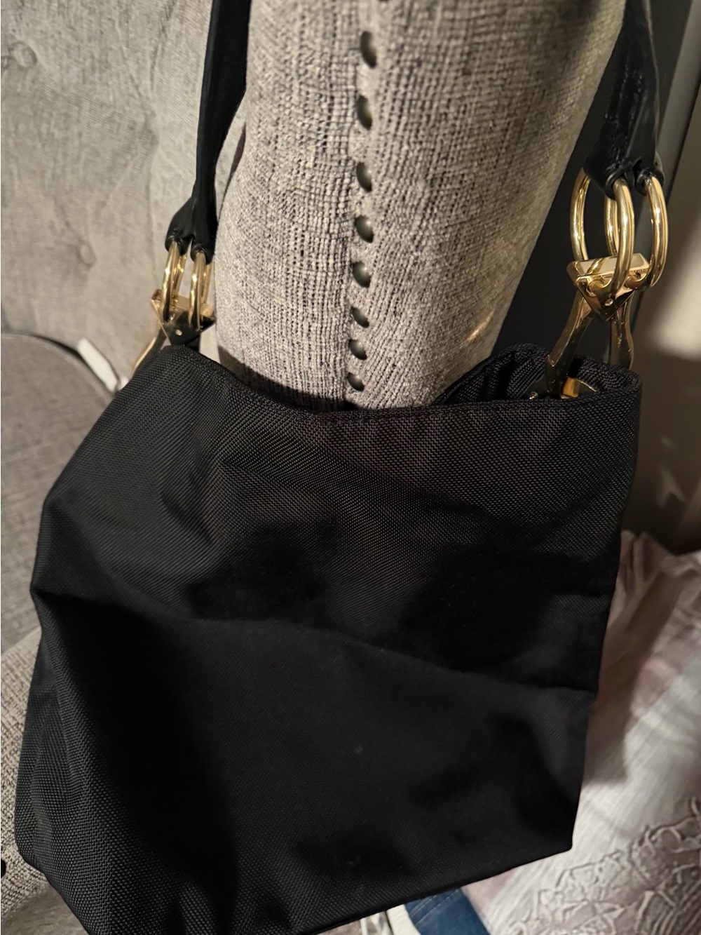 Elegant Black Shoulder Bag with Gold Accent Hardware - Picture 3 of 5